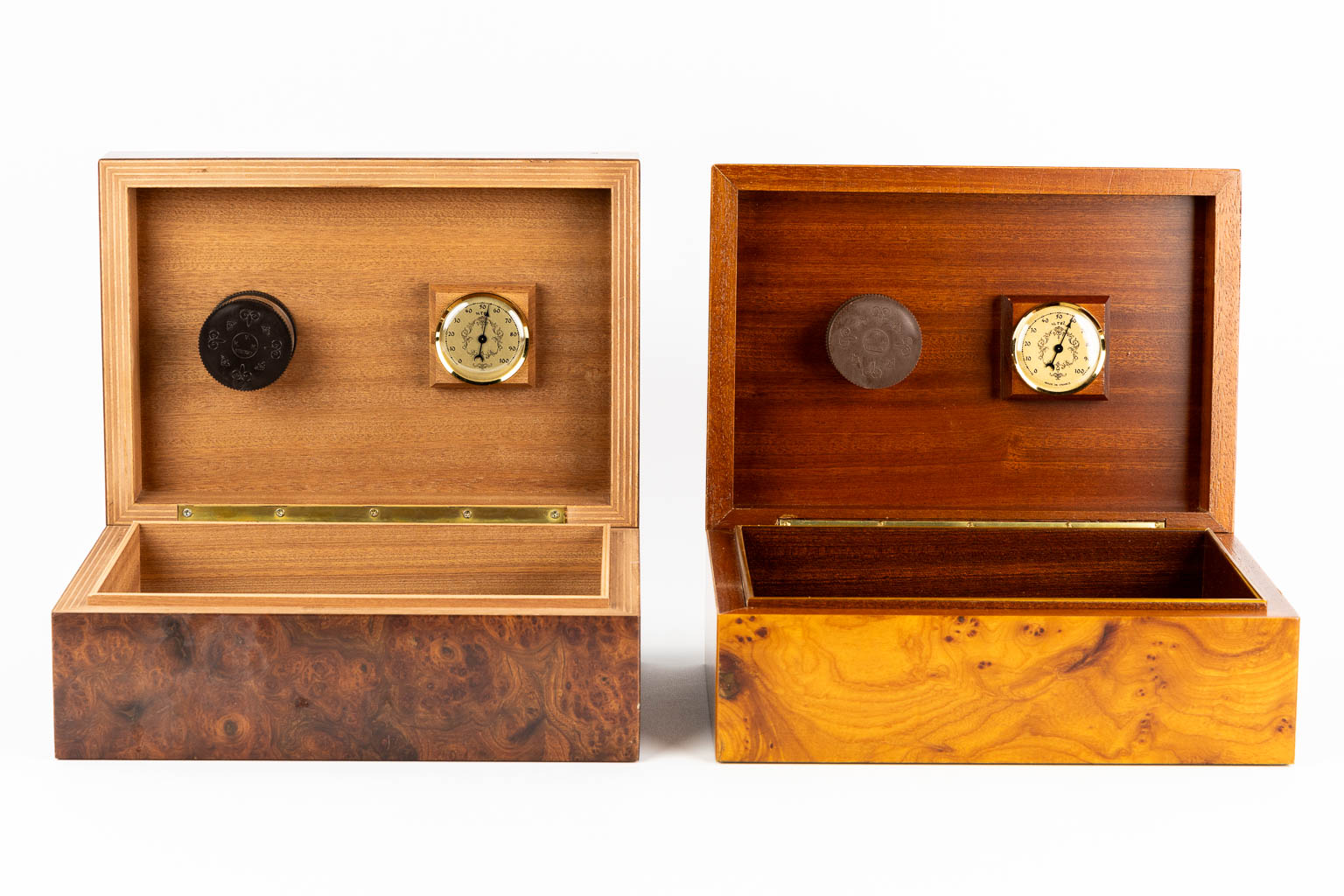 A set of 2 vintage Cigar Humidor's, Burlwood. 