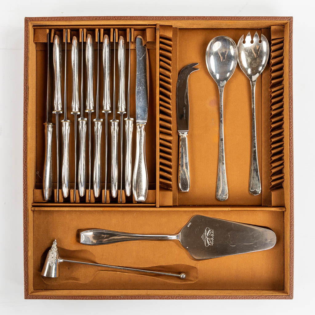 Bruno Wiskemann, a 152-piece large silver-plated cutlery. Added are some silver and silver-plated serving accessories. 