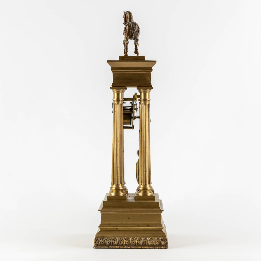 An antique column clock, bronze with a horse figurine. 19th C. (L:18 x W:27 x H:62 cm)