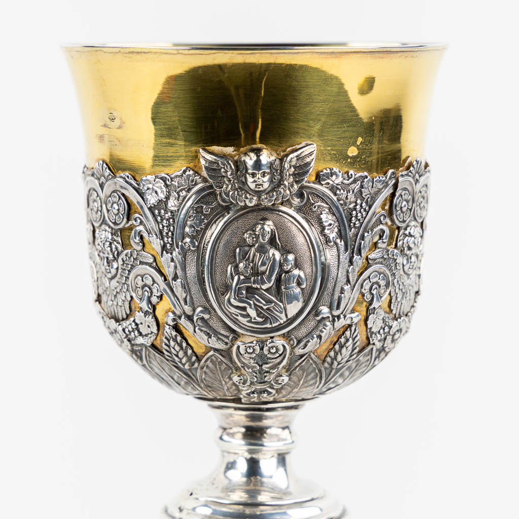 A silver chalice with a vemeil cuppa, rich decor in Baroque style. 19th C. (H:26 x D:14 cm)