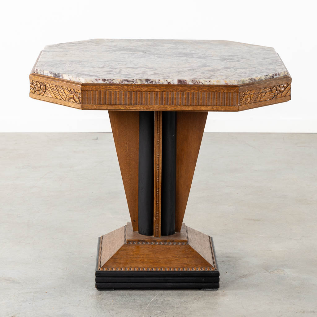 An octagonal side table with marble top, Art Deco. (L:80 x W:80 x H:73 cm)