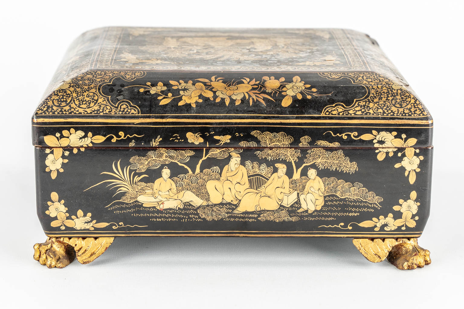 A Chinese Canton export game box, lacquered with hand-painted decors. 