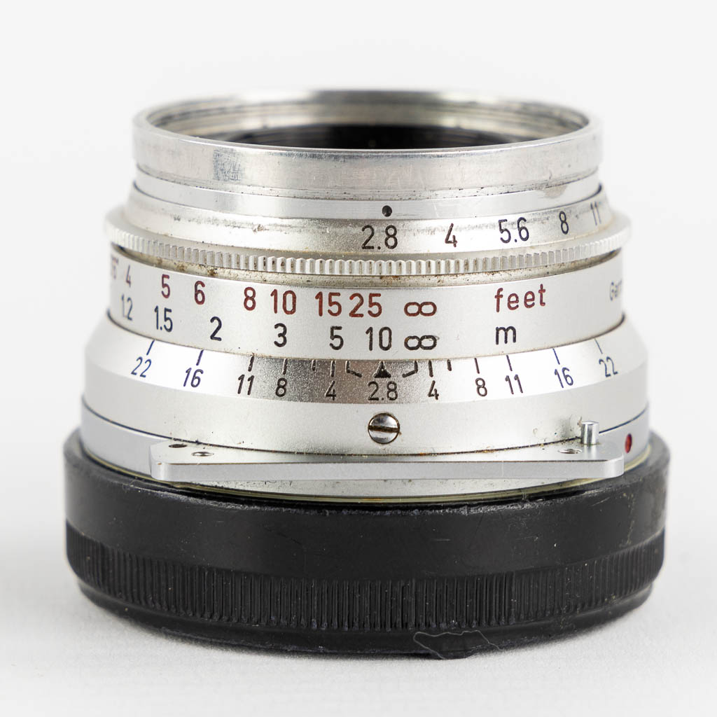 Leica, Four lenses and two filters. (H:15,5 cm)