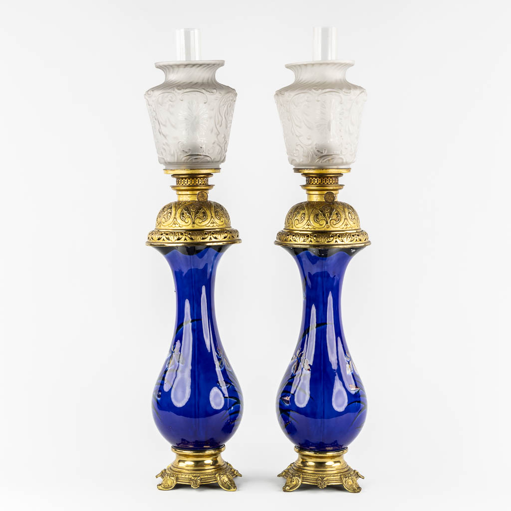 A pair of large oil lamps, porcelain and brass. Circa 1900. 