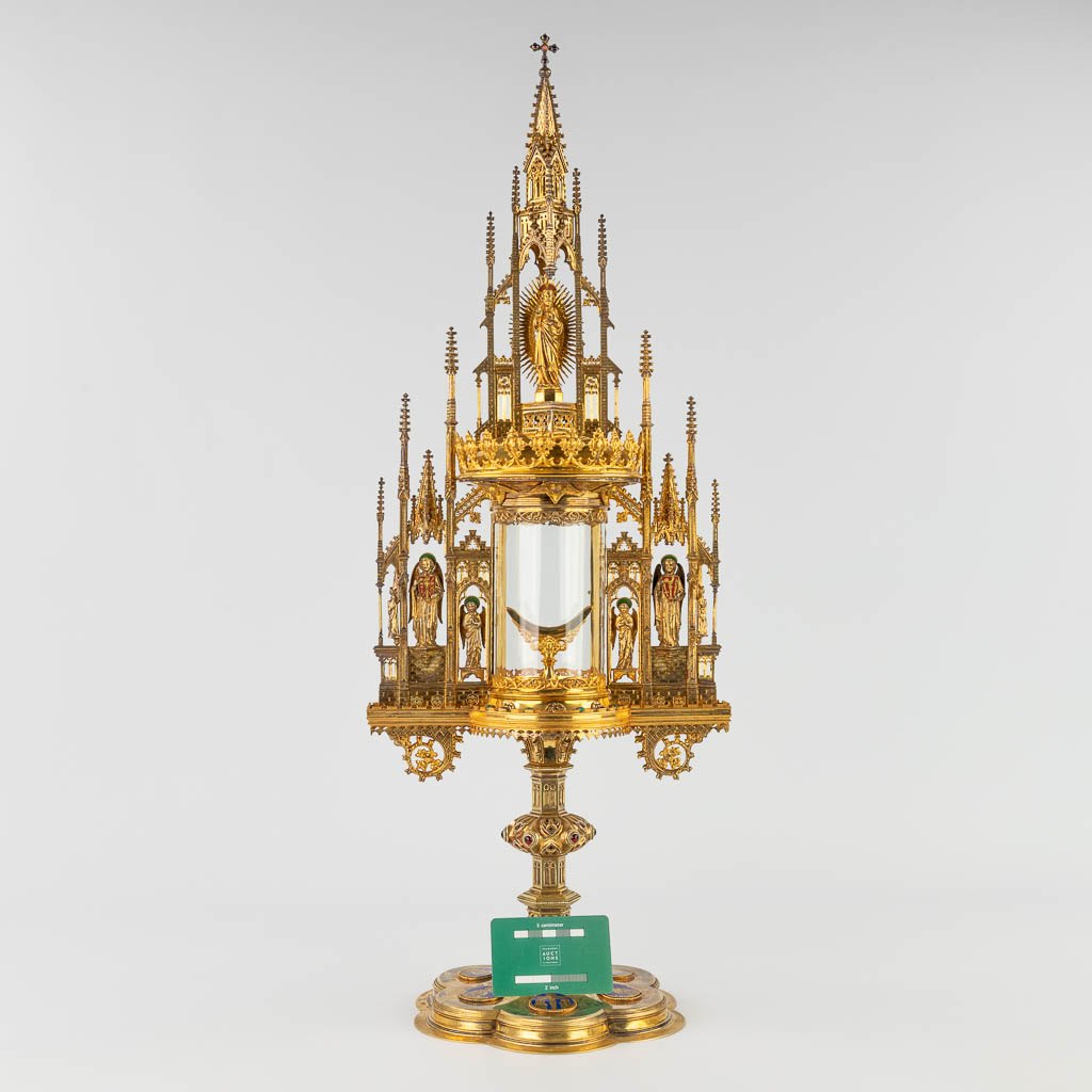 A large Tower Monstrance, gilt brass in a gothic revival style. Probably  Bourdon, Ghent. 20ste eeuw. (L:20 x W:26 x H:72 cm)