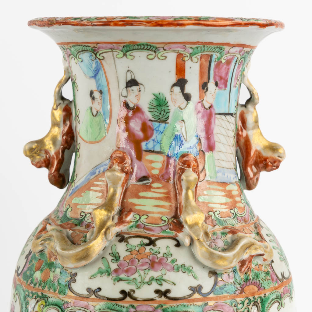 A pair of Chinese Canton vases, decorated with figurines and fauna/flora. (H:33 x D:16 cm)