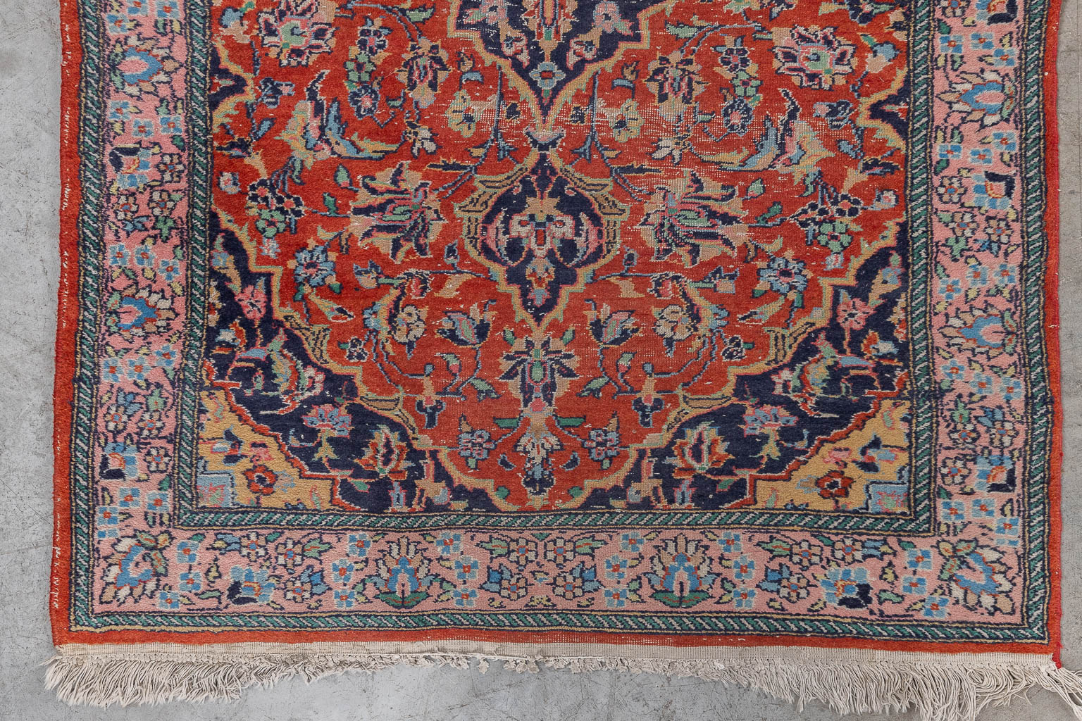 Een collectie van 3 Oosterse, handgeknoopte tapijten. Kashan en een bidtapijt. (L:180 x W:119 cm)