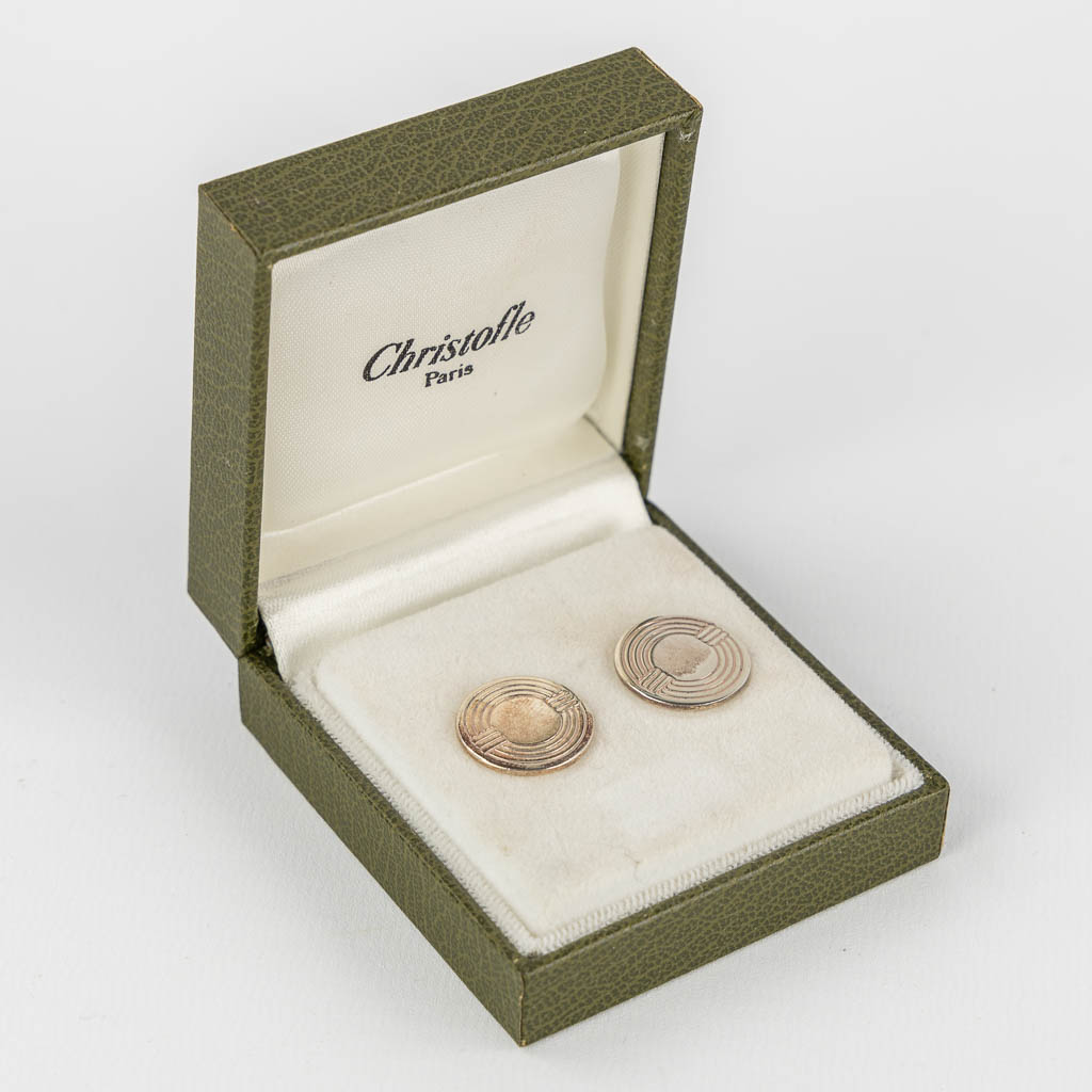 Christofle France, een collectie van 10 stuks verzilverde en zilver tafelaccessoires. (H:14 x D:7 cm)