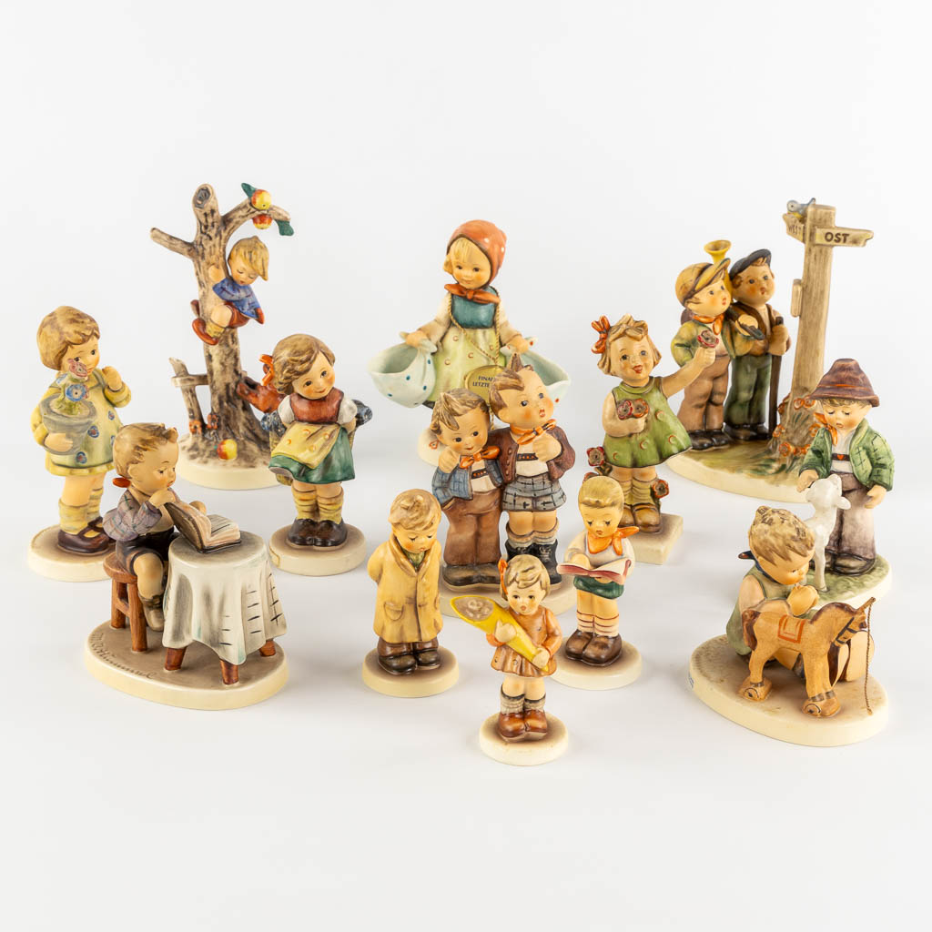 Hummel, 13 figurines. (H:17 cm)