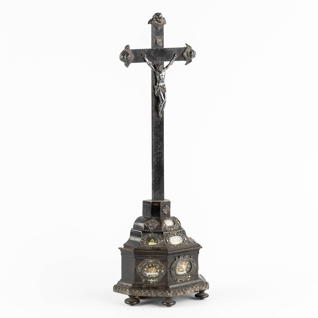 An ebonised wood Reliquary crucifix, 7 relics, mounted with silver. 19th C. (W:17 x H:50 cm)