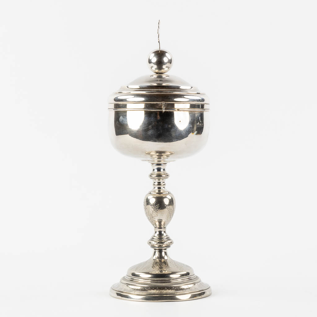 A ciboria, silver-plated metal. Circa 1900.