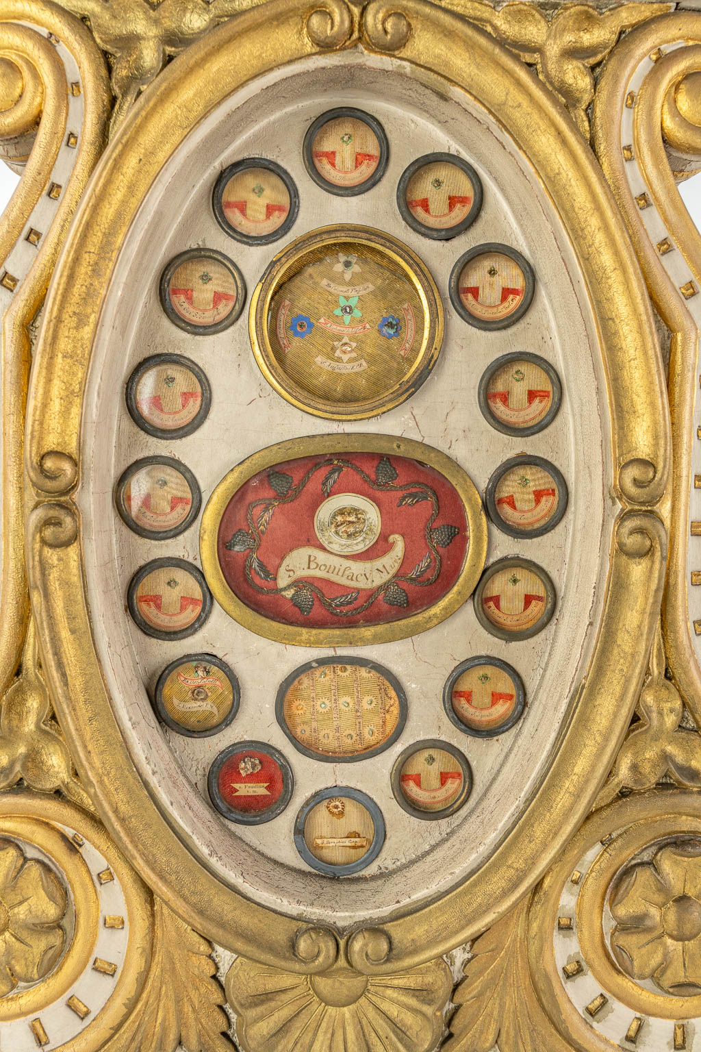 A pair of large reliquary cabinets with 95 theca, of which 65 have documents. Neoclassical style, 19th C.