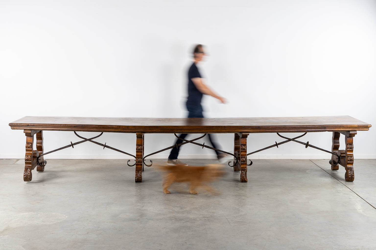 An exceptional Spanish tabel, single slab table top, walnut,19th C. (L:94 x W:473 x H:80 cm)