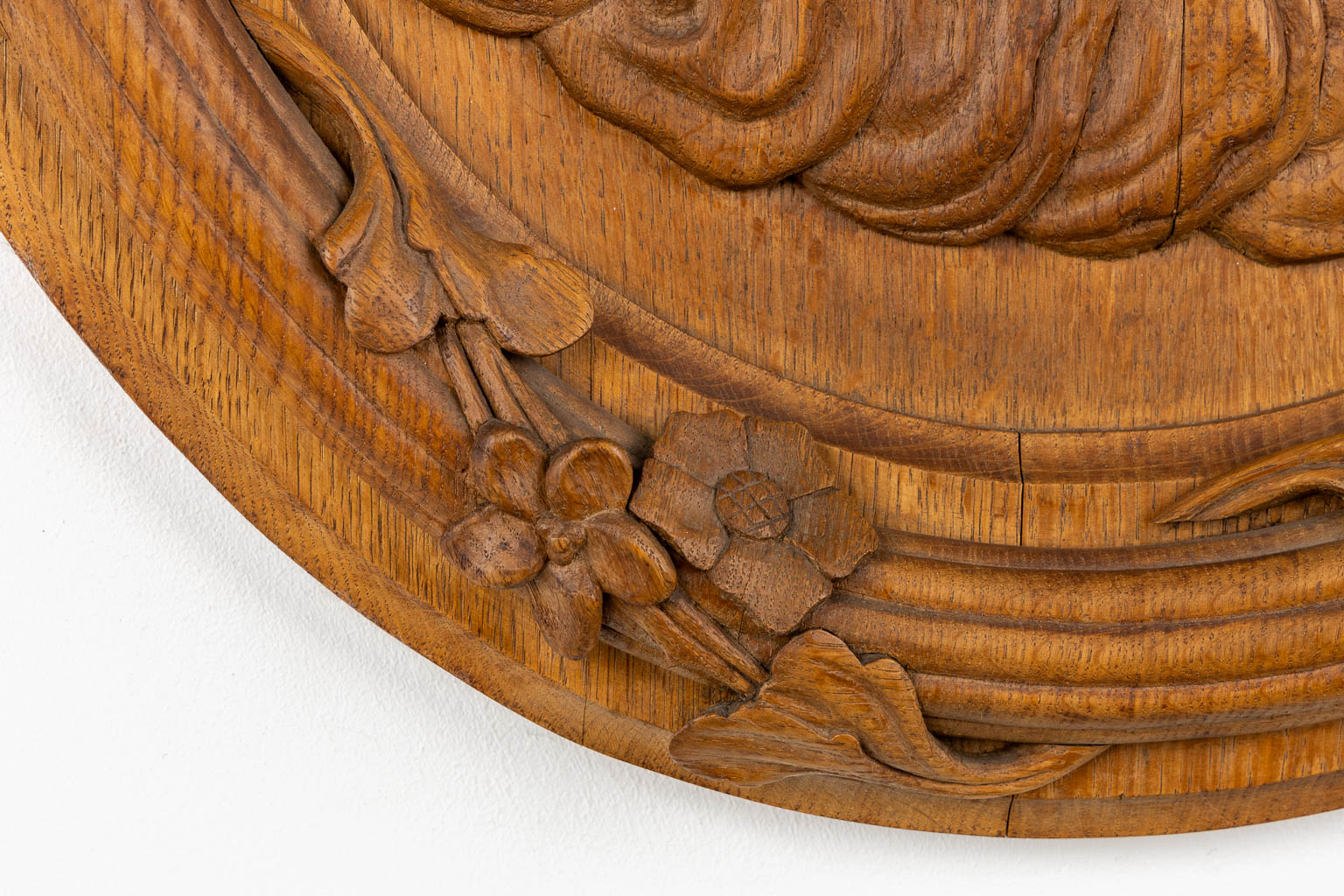 A set of four big oval wood sculptures depicitng 