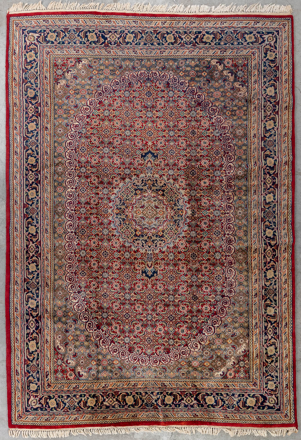 An Oriental hand-made carpet, Bidjar. (L:290 x W:200 cm)