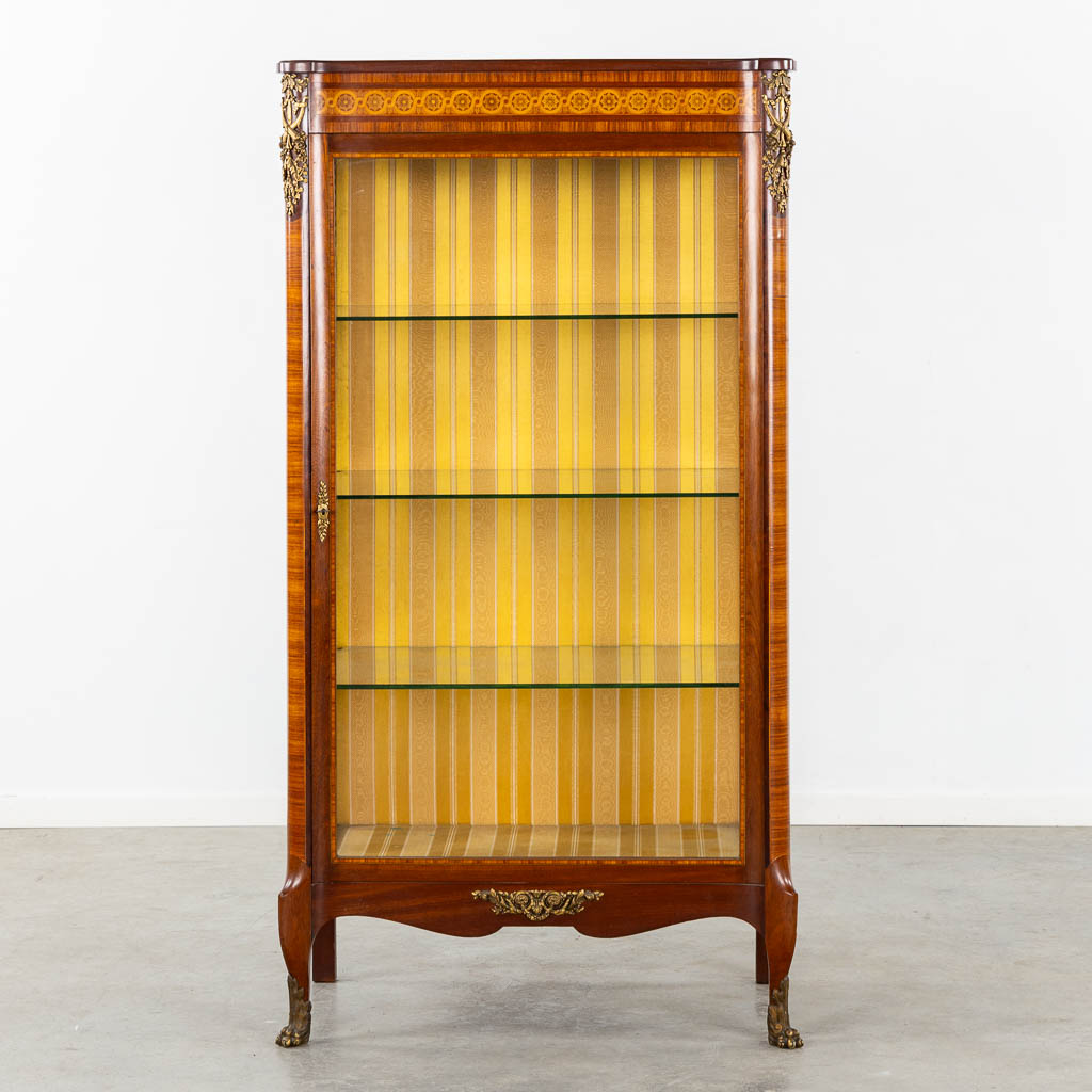 A quality display cabinet, Louis XVI style, circa 1920. (L:50 x W:85 x H:160 cm)