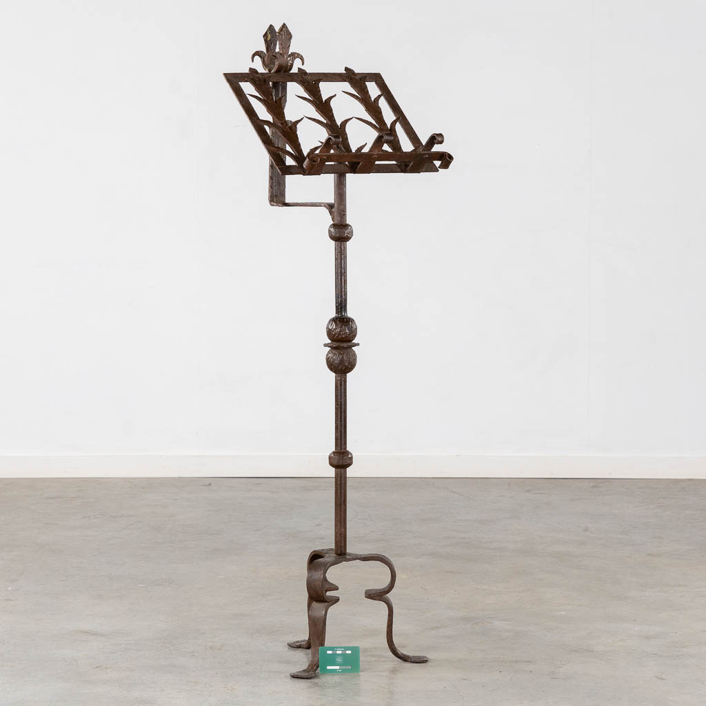 A wrought-iron lectern. 19th C. (W:40 x H:136 cm)