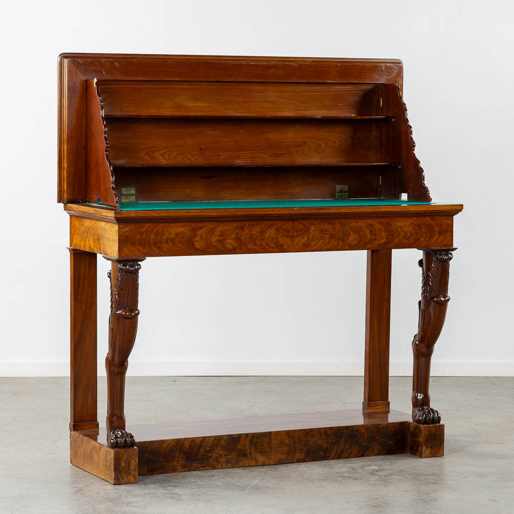 A sculptured mahogany console table with display cabinet, 19th C. (L:51 x W:135 x H:95 cm)