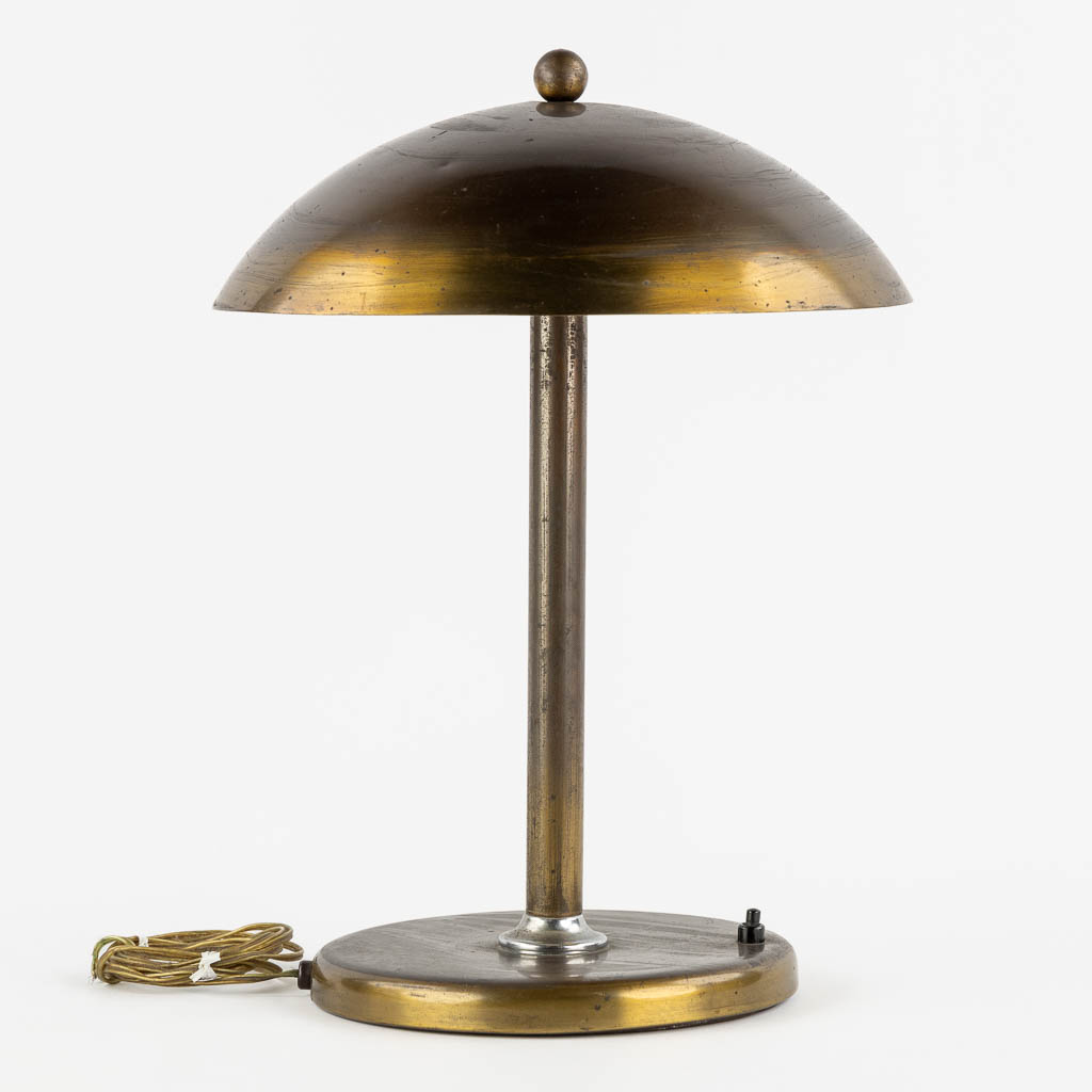 A table lamp, Art Deco/Bauhaus, probaly Germany. (H:42 x D:30 cm)