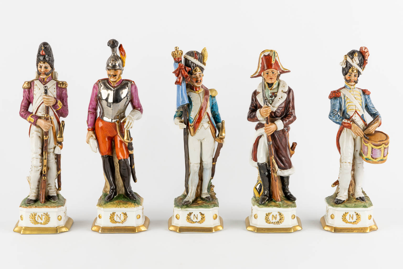 Napoleon and the generals, polychrome porcelain. 15 + 3 pieces. (L:9,5 x W:10 x H:31 cm)