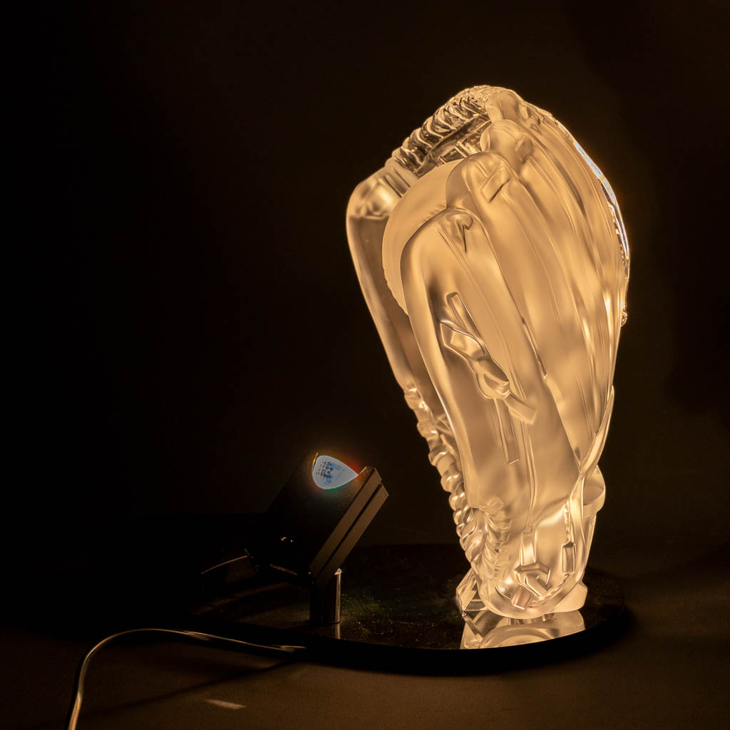 Christalleries Royales De Champagne. A baseball glove table lamp, Glass. (L:25 x H:28 cm)