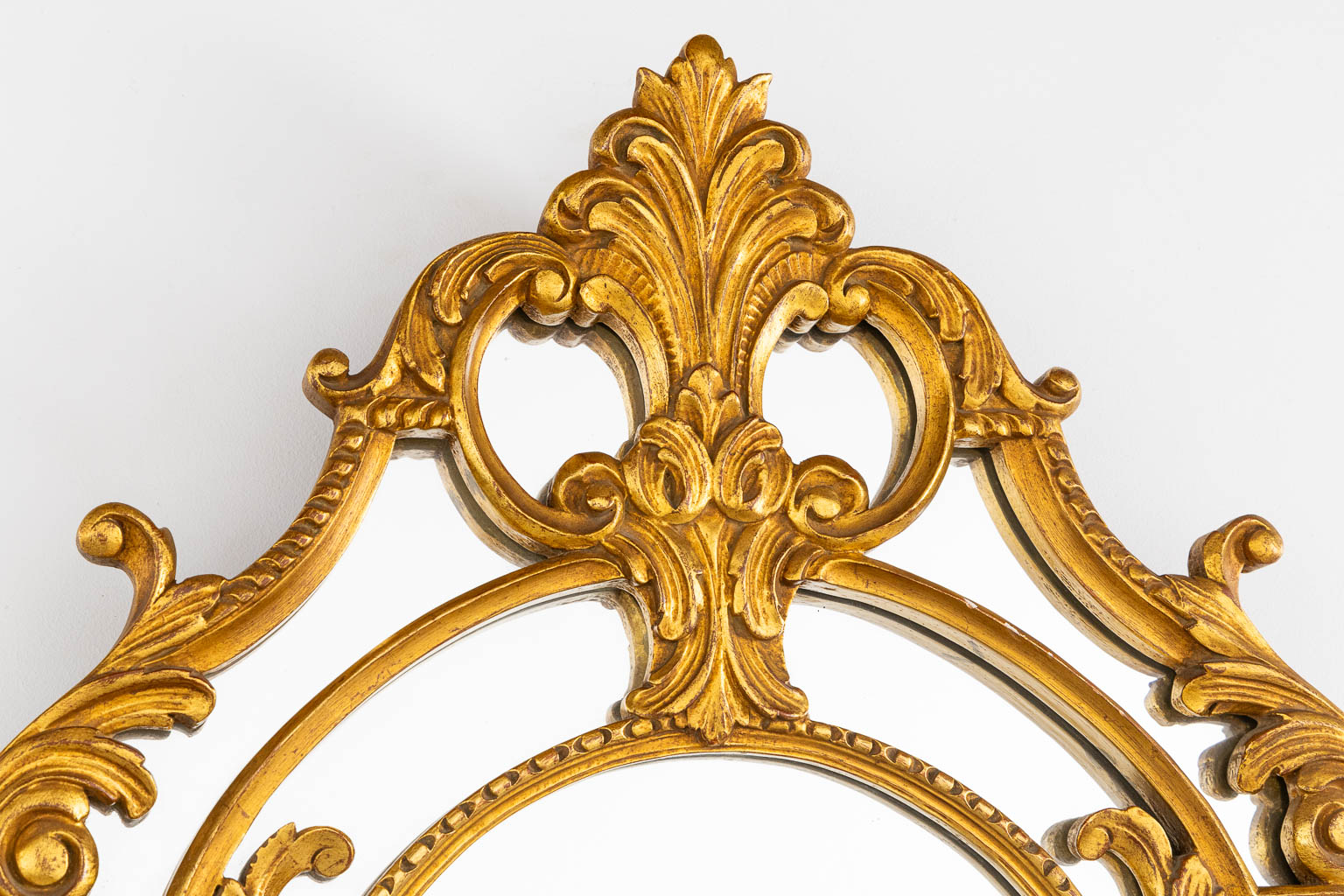 Deknudt, a decorative mirror in a Louis XV style. (W:65 x H:110 cm)