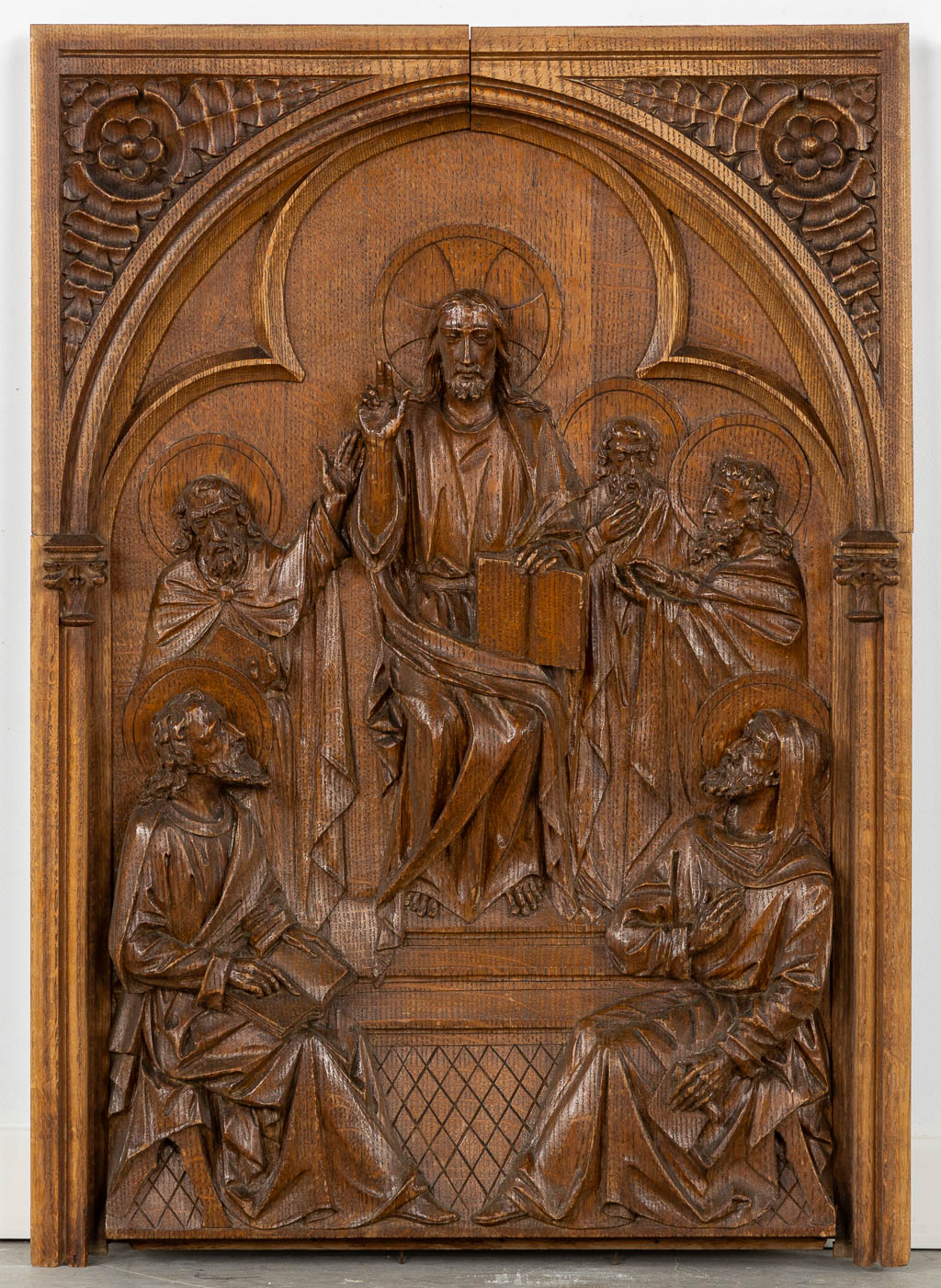 A wood sculptured scène 