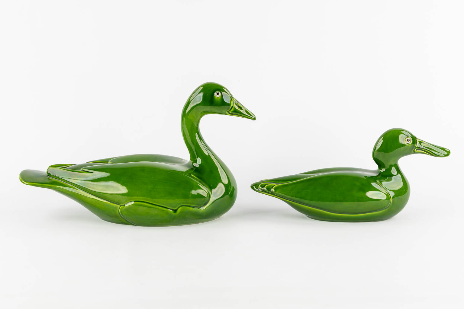 A decorative pair of ducks, glazed ceramics. Italy. (W:41 x H:24,5 cm)