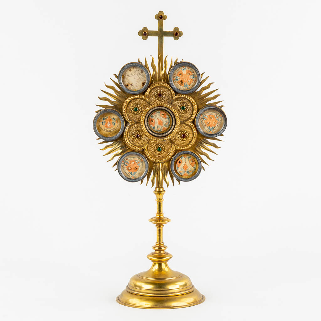 A reliquary monstrance with 7 sealed multi-theca. 