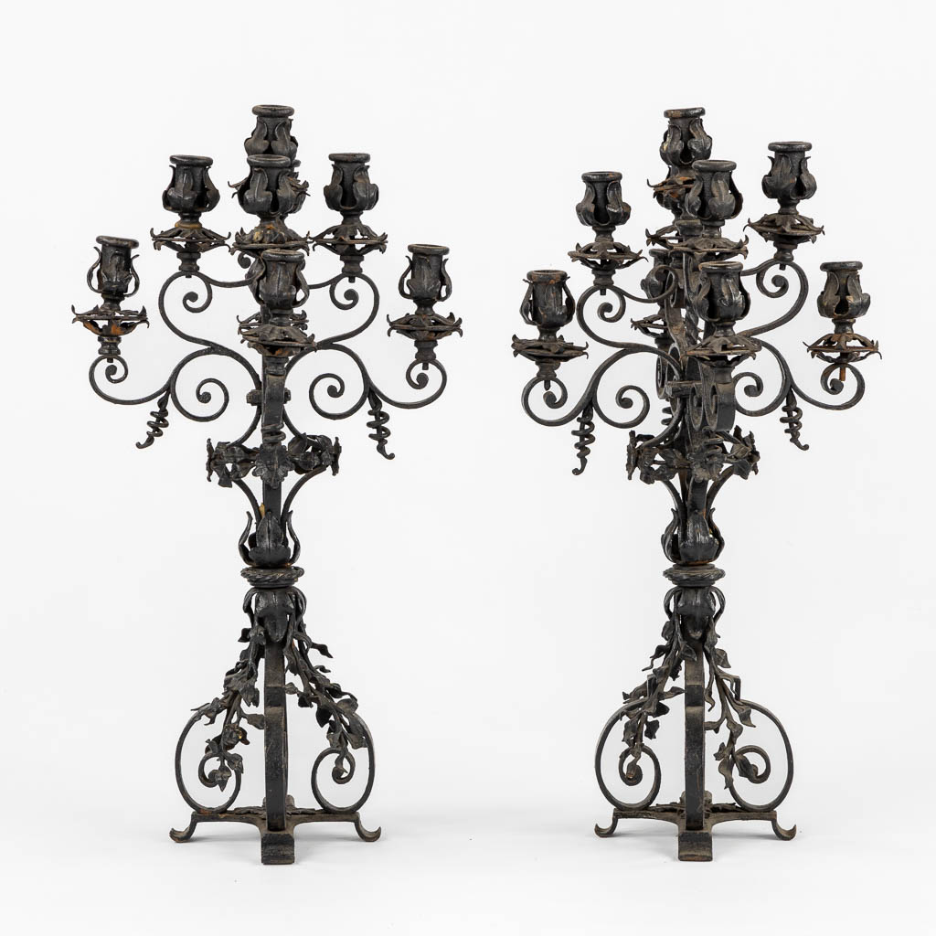 A pair of wrought-iron candelabra. Circa 1900. (L:31 x W:31 x H:57 cm)