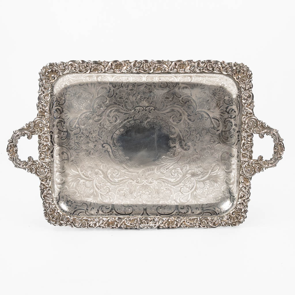 G. Balaine à Paris, A large serving platter in Roccoco style. Silver-plated. (L:56 x W:89 cm)