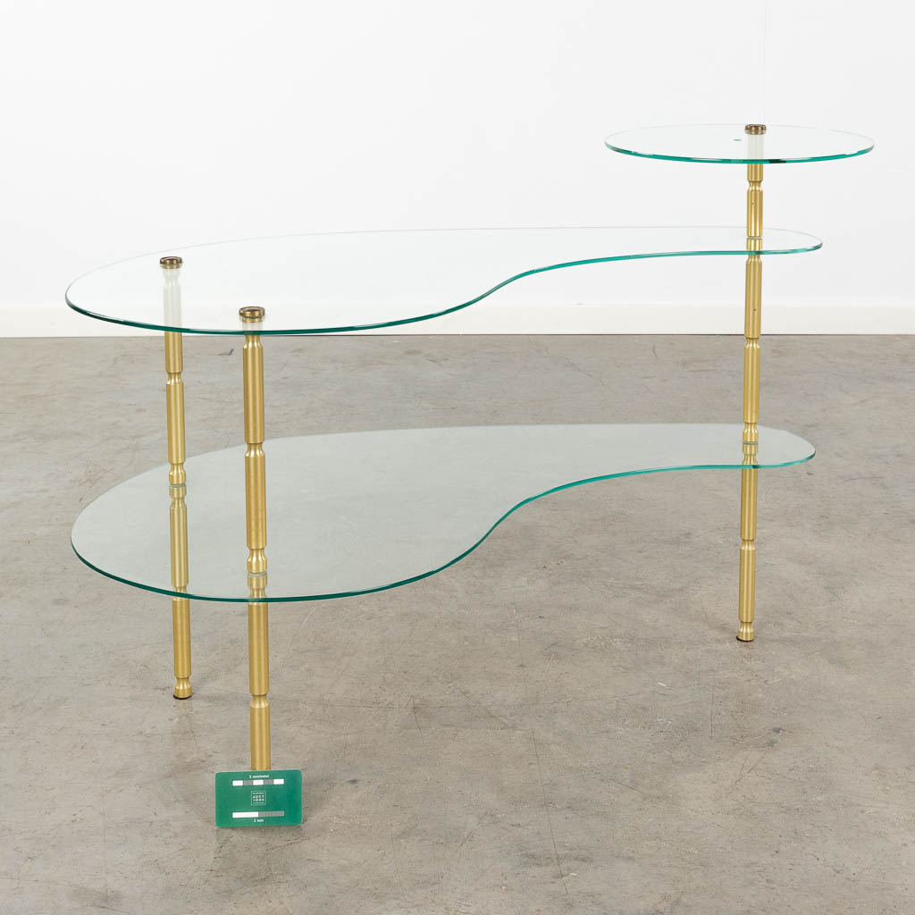 A small etagère/coffee table, brass and glass. Circa 1970. (L: 50 x W: 90 x H: 60 cm)