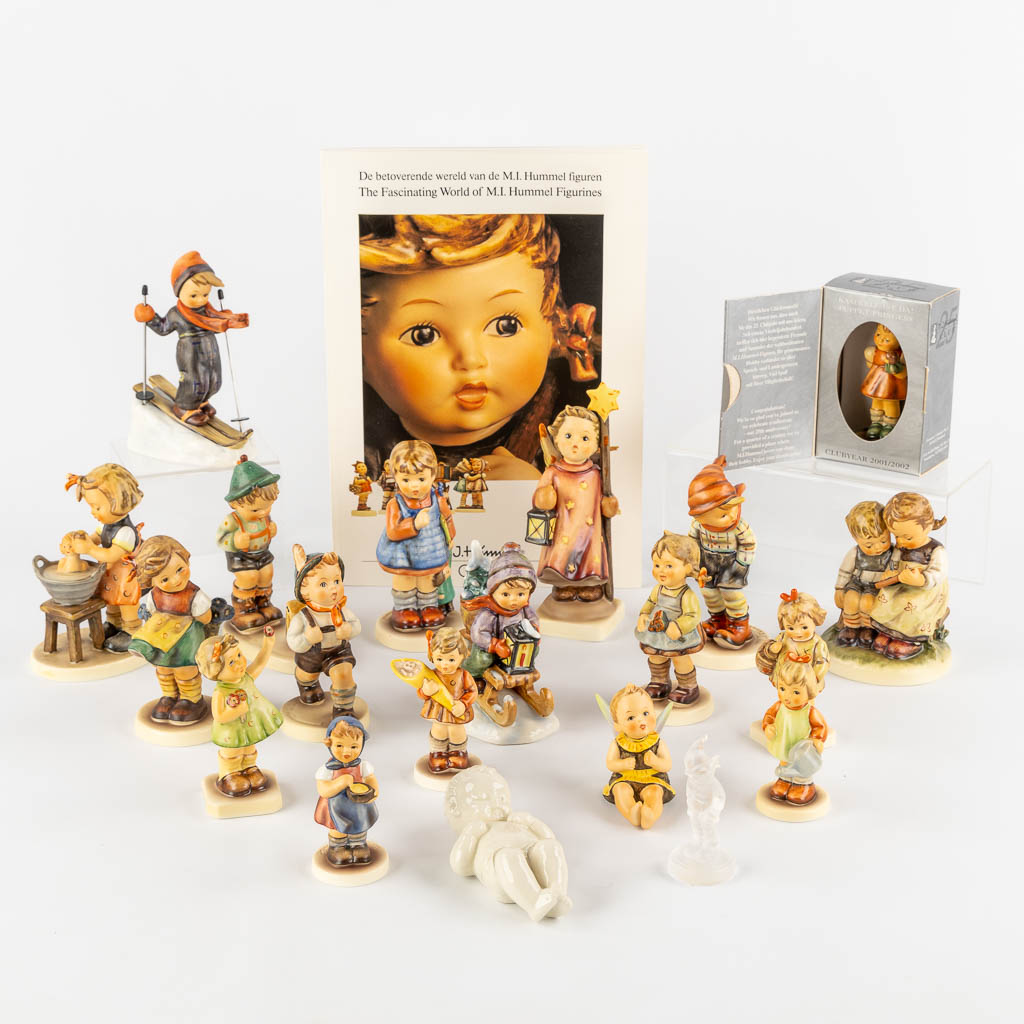 Hummel, a collection of 20 figurines, one made of glass. Added a catalog. (H:17 cm)