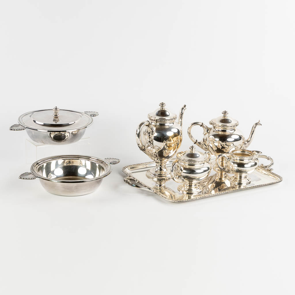 Wiskemann, a silver-plated coffee and tea service, addded are two serving bowls. (L:35,5 x W:57 cm)