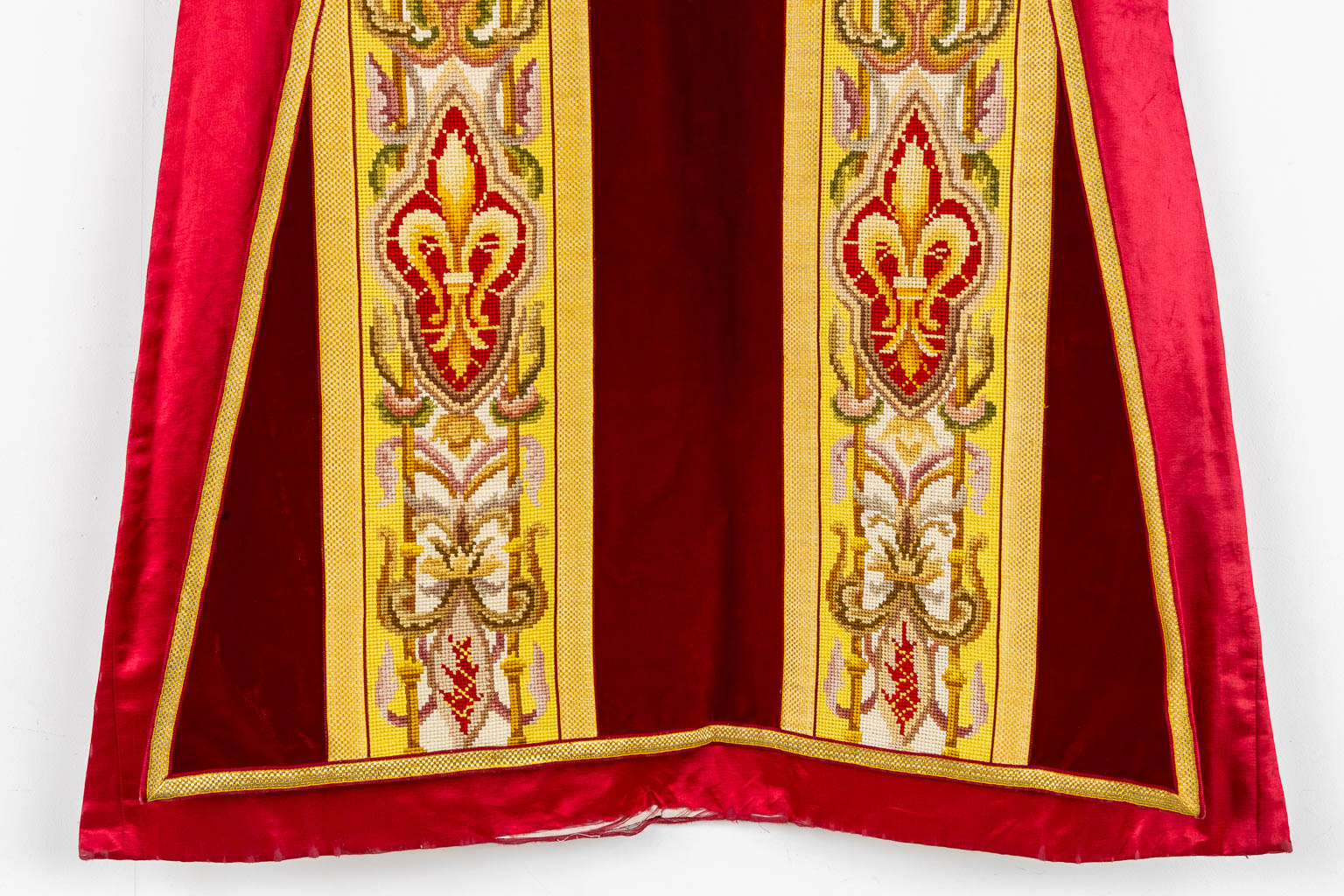 A matching set consisting of two Dalmatics and a Roman Chasuble, embroideries. 