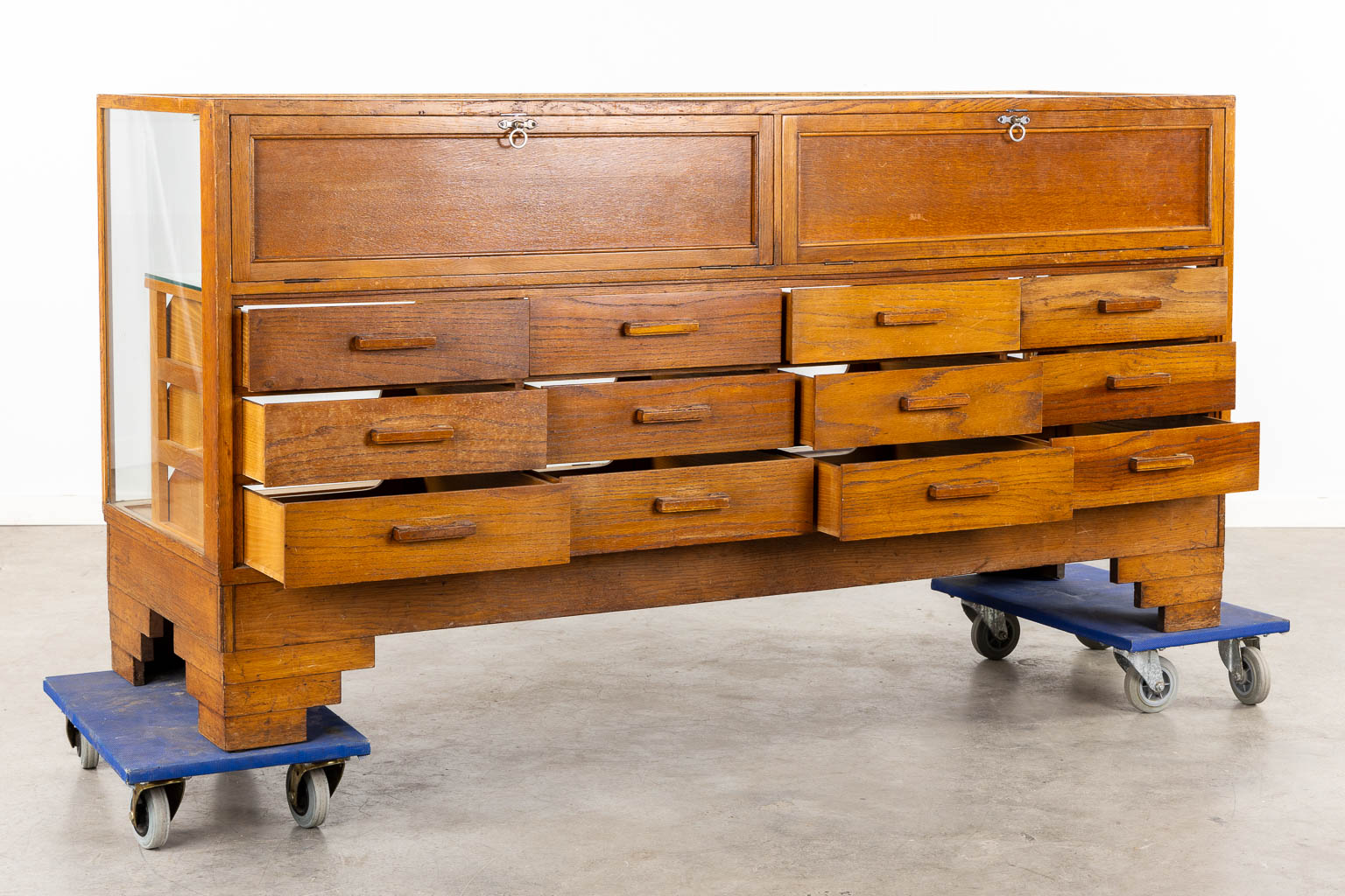 Dudley & Co, Ltd, An antique English shop display cabinet, shop counter, Showcase. Wood and glass. (L:58 x W:179 x H:91 cm)