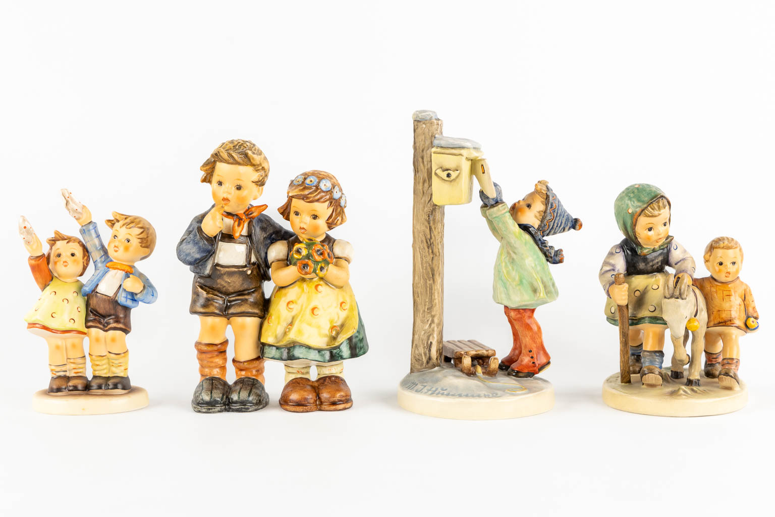 Hummel, 14 figurines. (H:18,5 cm)