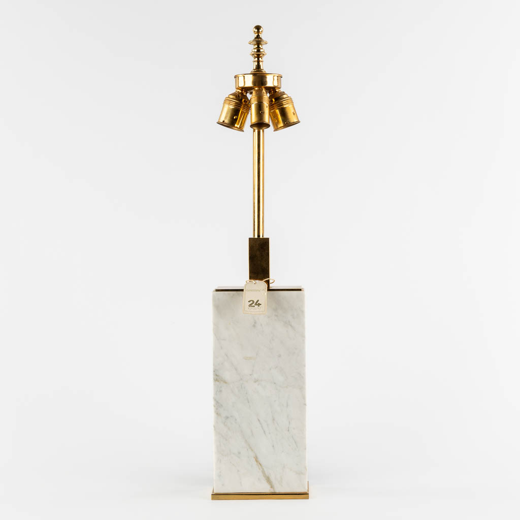 Deknudt, A mid-century table lamp, Carrara marble. Circa 1980. (L:8,5 x W:13,5 x H:65,5 cm)