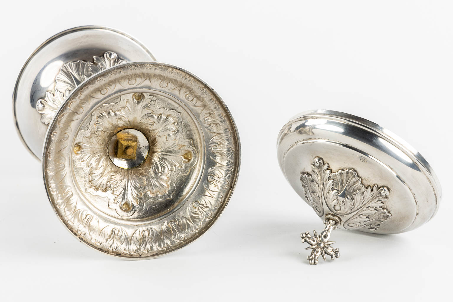 Joannes VAN DAMME (1798-1869)'een zilver ciborie', Brugge. 874g. (H:34 x D:15,5 cm)