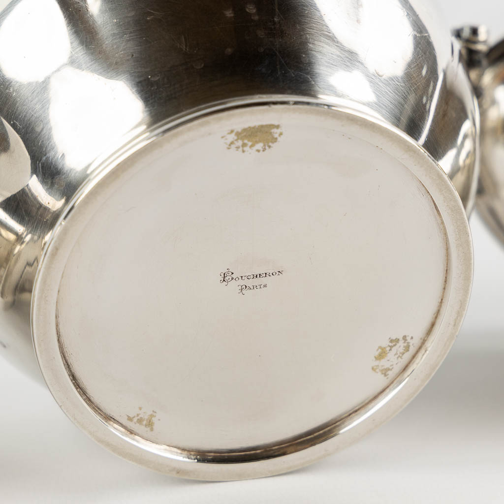 Boucheron Paris, een uitzonderlijk zilver koffie- en theeservies met samovar. 950/1000. 9,289 kg. (L:49 x W:69,5 x H:37 cm)