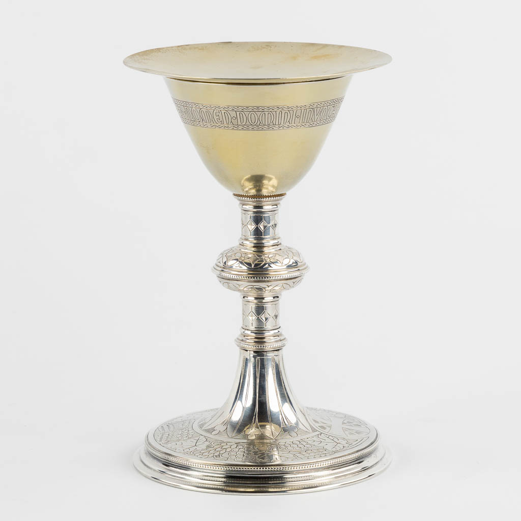 De Reuck, Ghent, a gold and silver-plated chalice, in the original chest. Consacrated March 9th, 1931. (H:21 x D:14 cm)