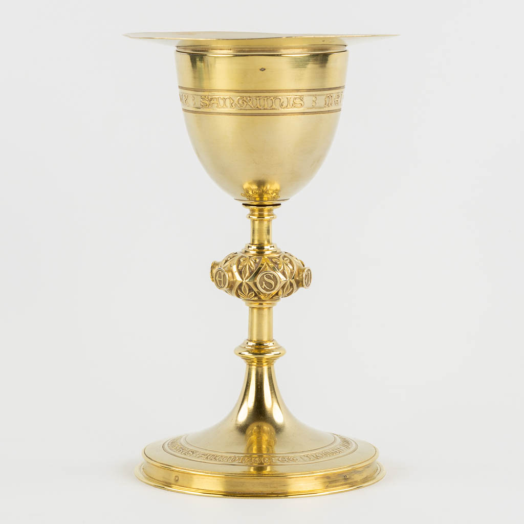 A vermeil chalice, Late Gothic Revival, Consecrated in Paris, 1935. 596g. (H:21,5 x D:13 cm)