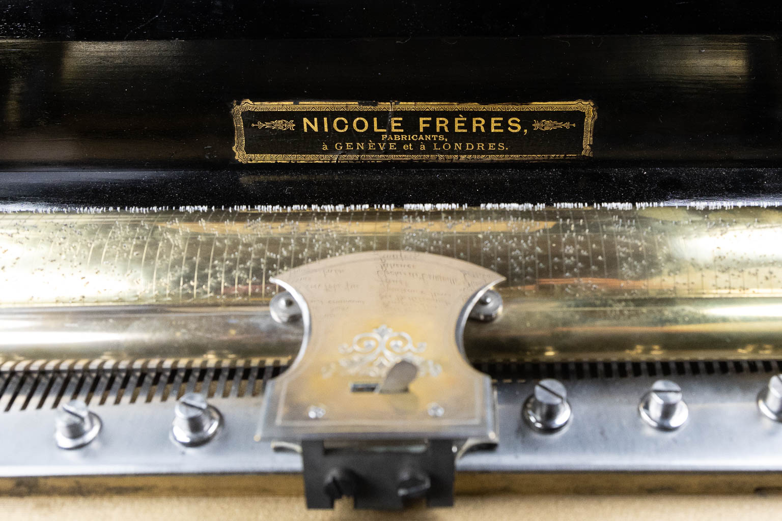 Nicole Frères, Genève and London, an antique music box in a marquetry inlay wood case. (L:30 x W:70 x H:18 cm)