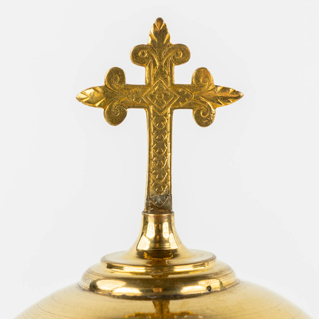 Two gold-plated Gothic Revival Ciboria and a modernist Chalice with paten. (H:30 x D:12 cm)