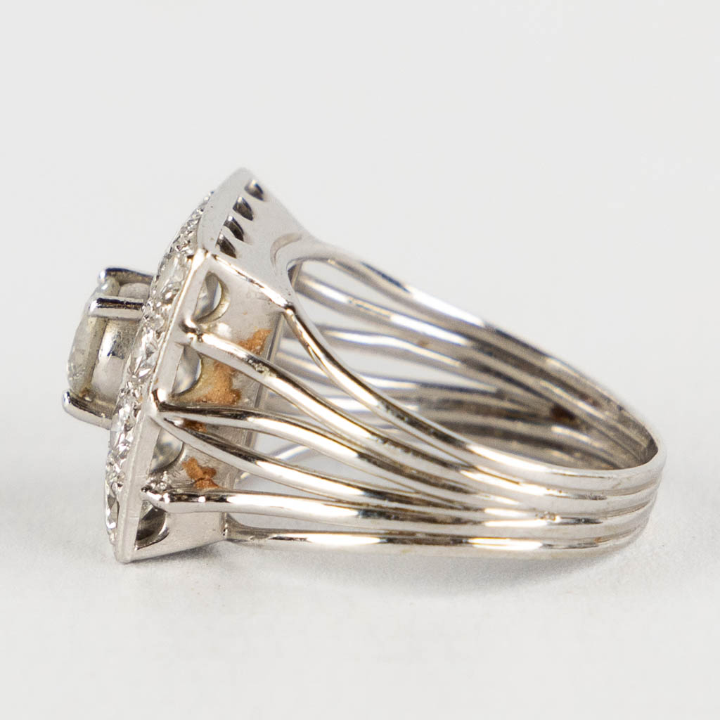 A ring, 18 kt white gold with brilliants. 6,90g, ring size 54. 