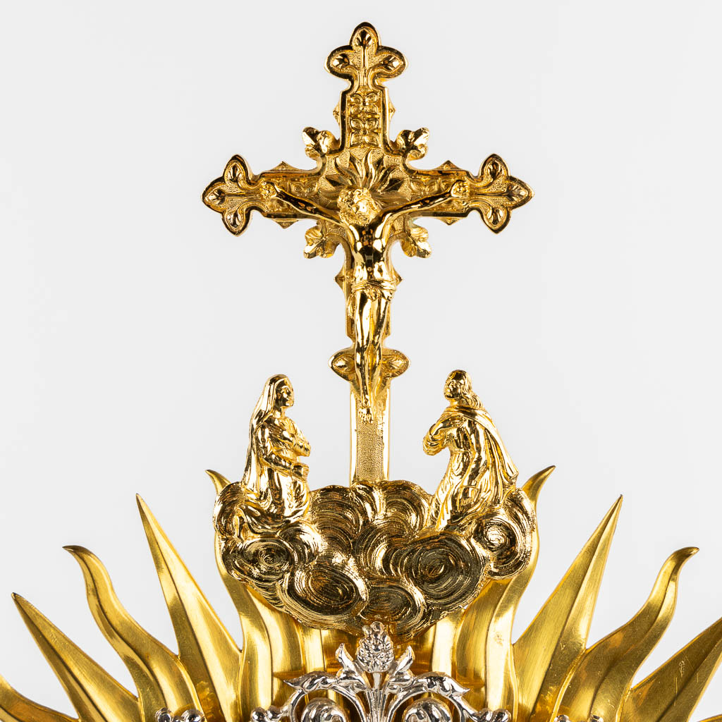 A sunburst monstrance with a multi-theca 