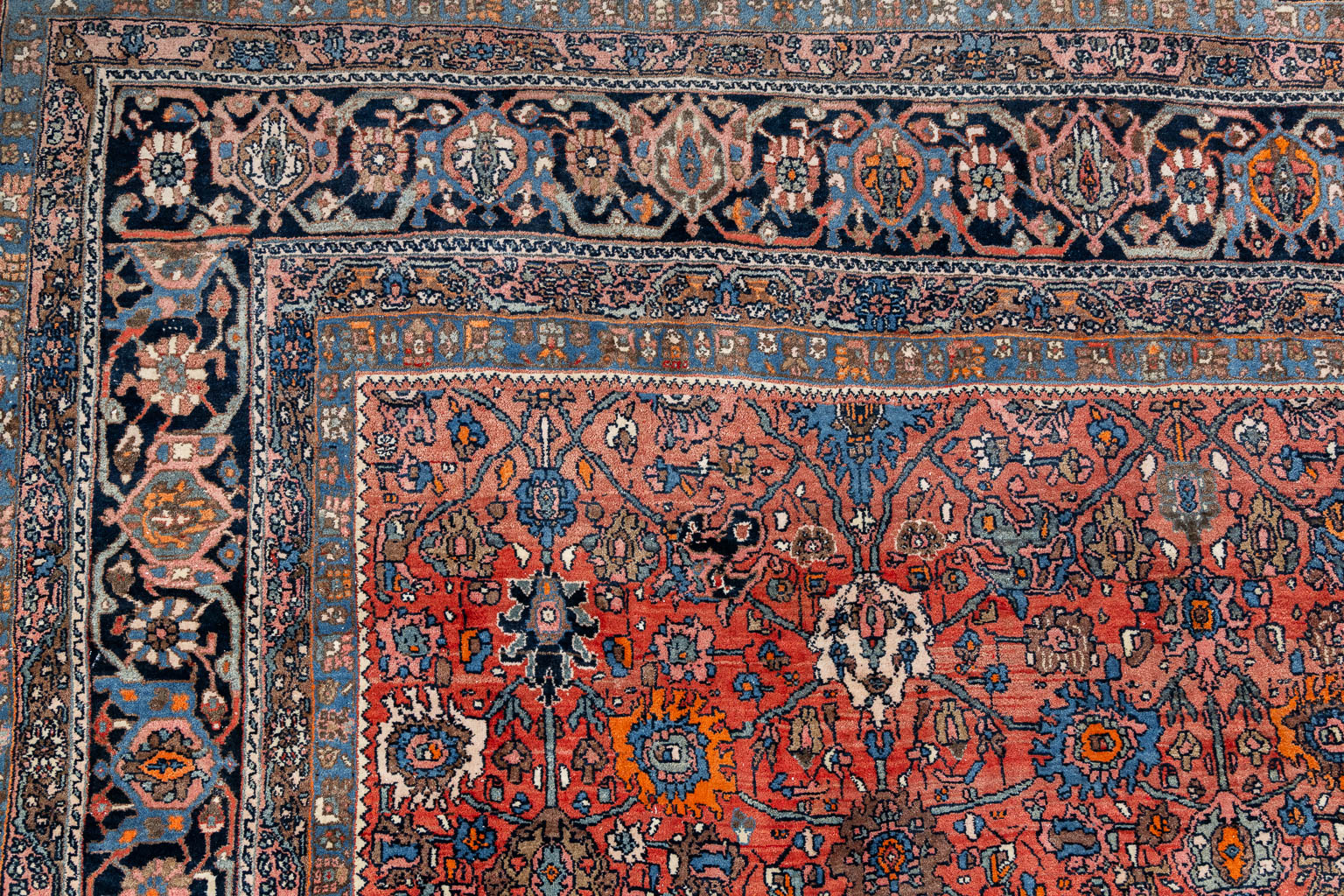 An Oriental hand-made carpet, Bidjar. (L:434 x W:329 cm)