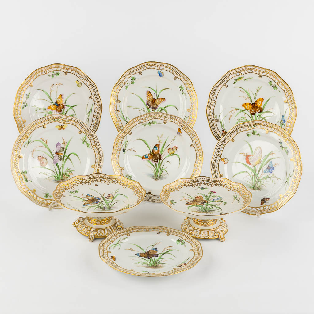  Royal Copenhagen, 7 plates and two Tazza, polychrome porcelain with a hand-painted decor. 