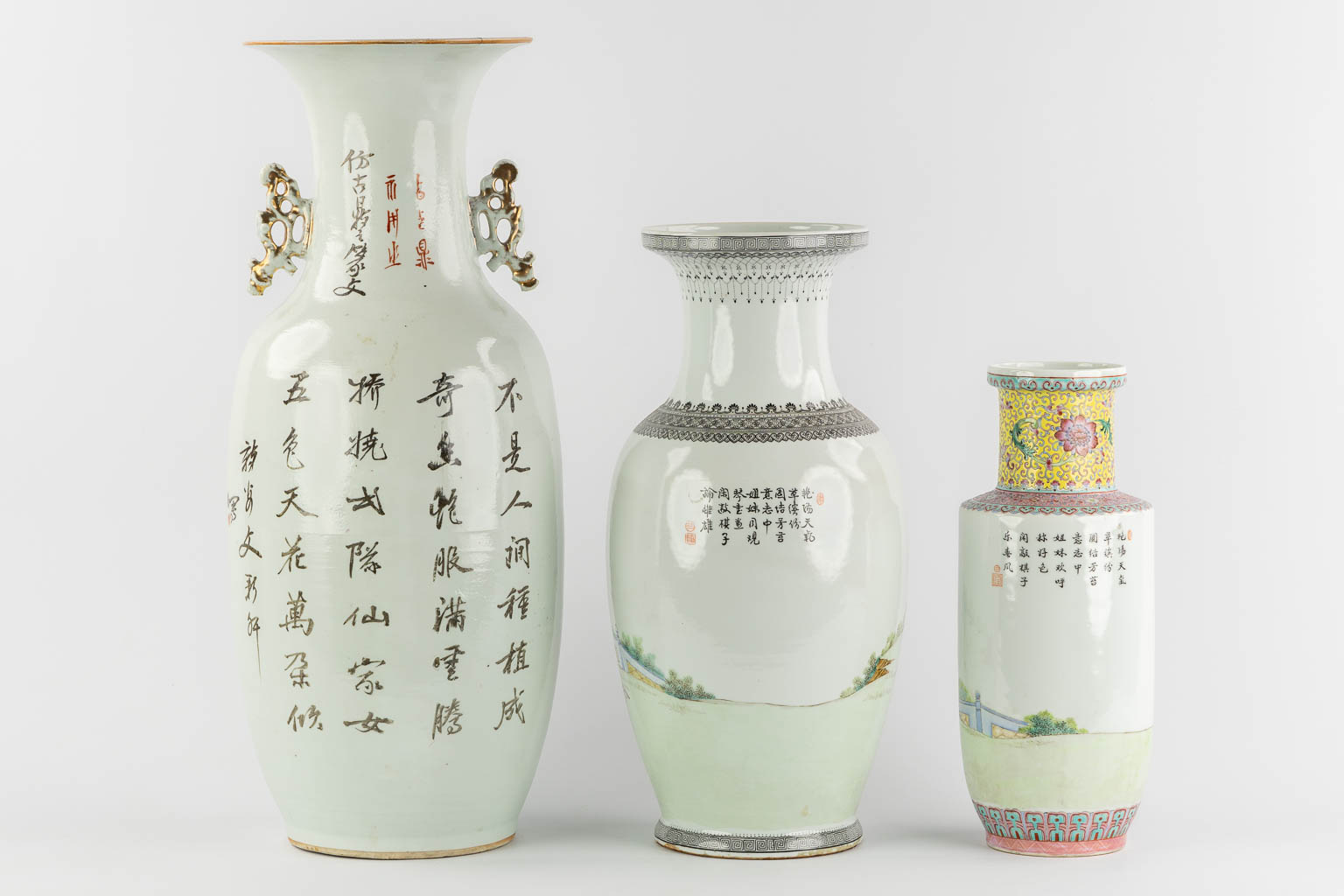 Drie Chinese vazen met decor van dames. (H:58 x D:23 cm)