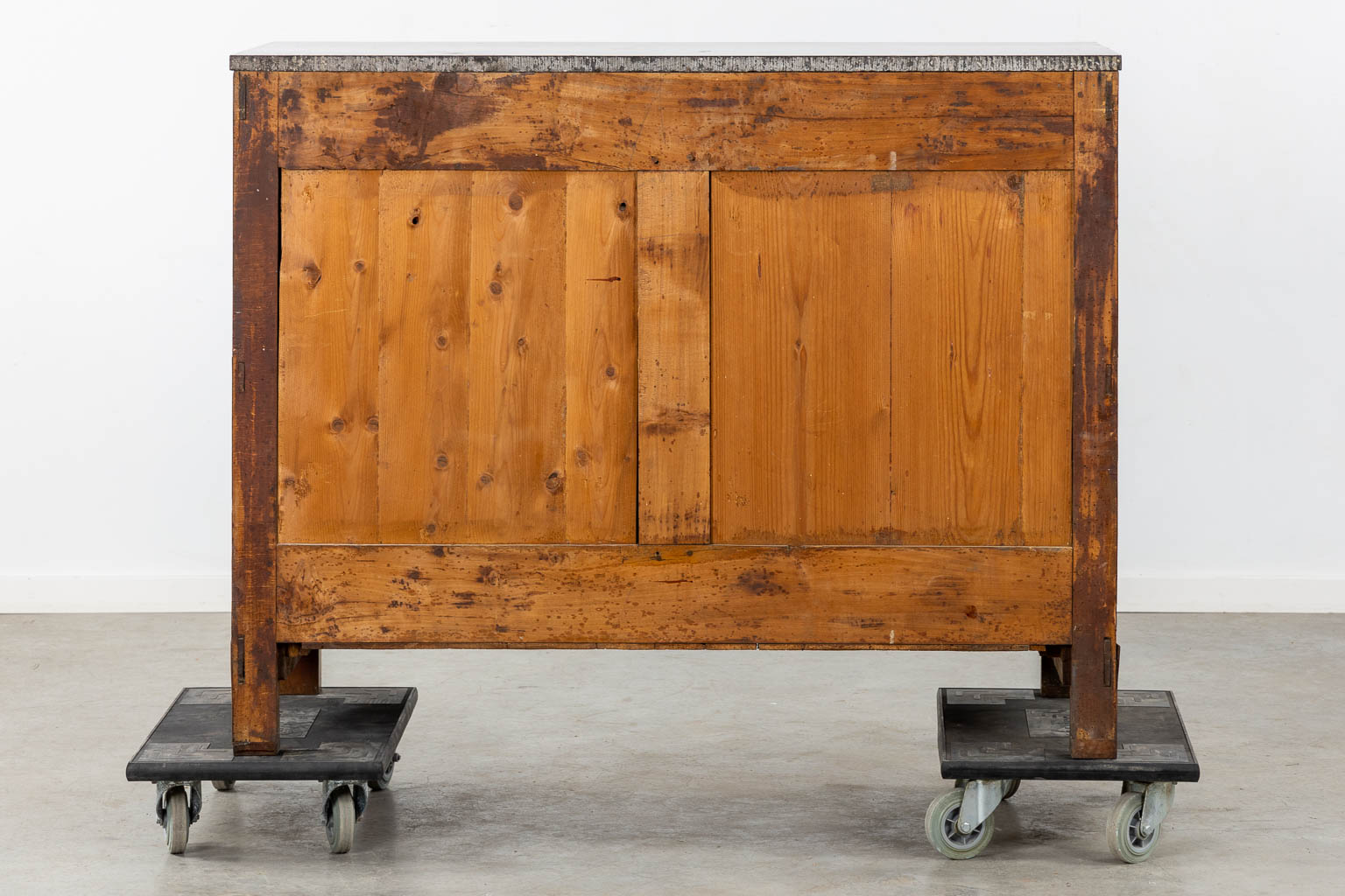 A four-drawer commode mounted with gilt bronze and a marble top, Empire. (L:53 x W:125 x H:98 cm)